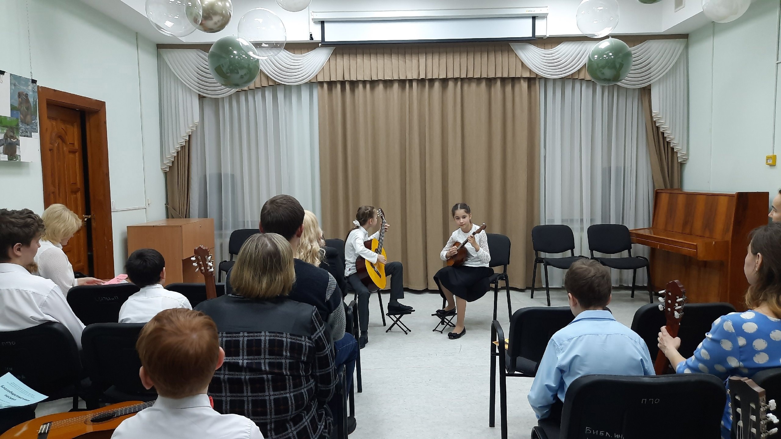 4 марта в Библиотеке для детей и юношества имени Альберта Лиханова прошёл межрайонный концерт гитаристов учащихся детских музыкальных школ и школ искусств г.